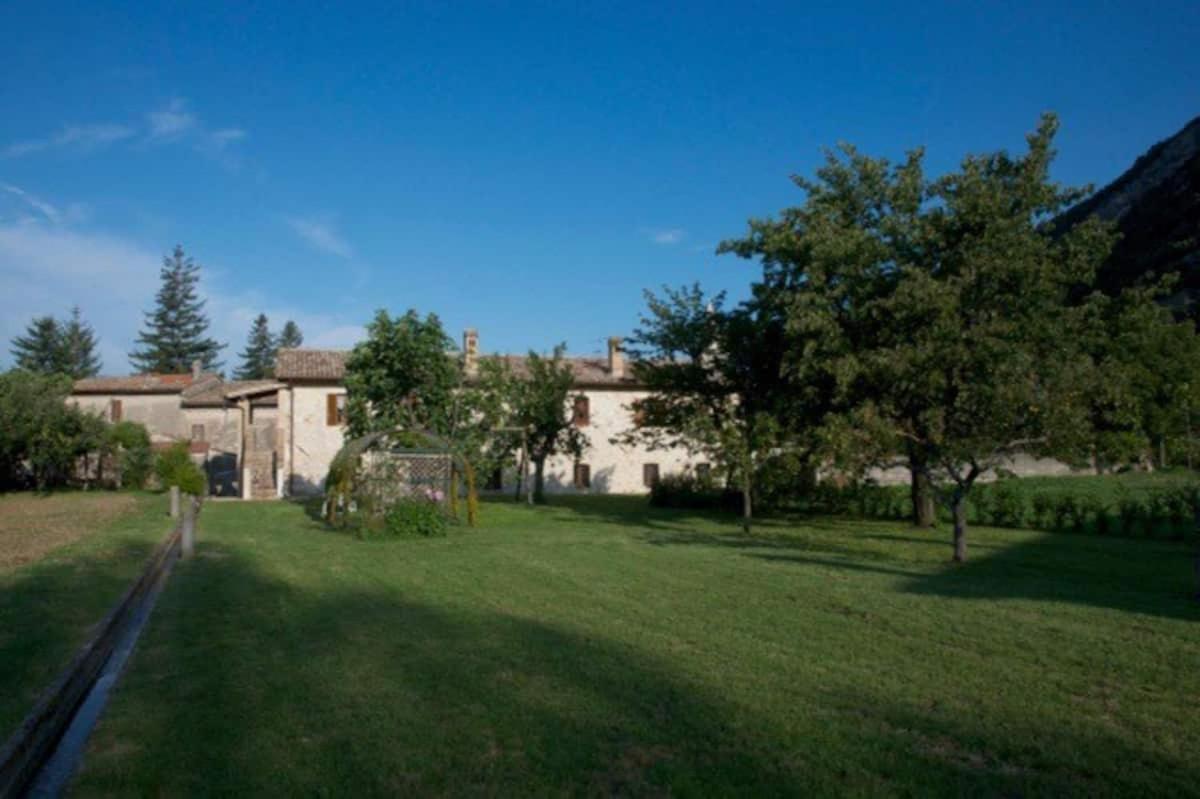 Casa Ridente Nella Valle Del Menotre Con Giardino Pale 外观 照片
